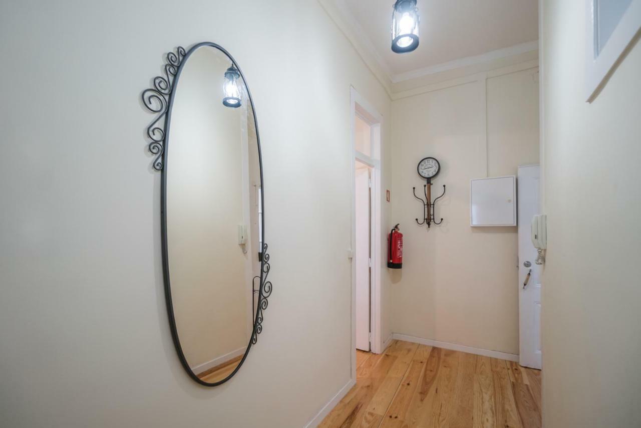 Mouraria 2 Bedroom Apartment Lisbon Luaran gambar