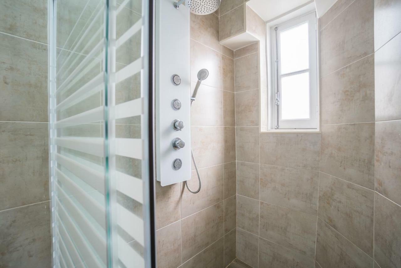 Mouraria 2 Bedroom Apartment Lisbon Luaran gambar