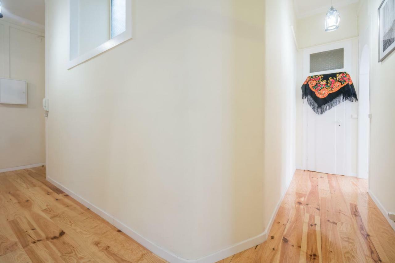 Mouraria 2 Bedroom Apartment Lisbon Luaran gambar