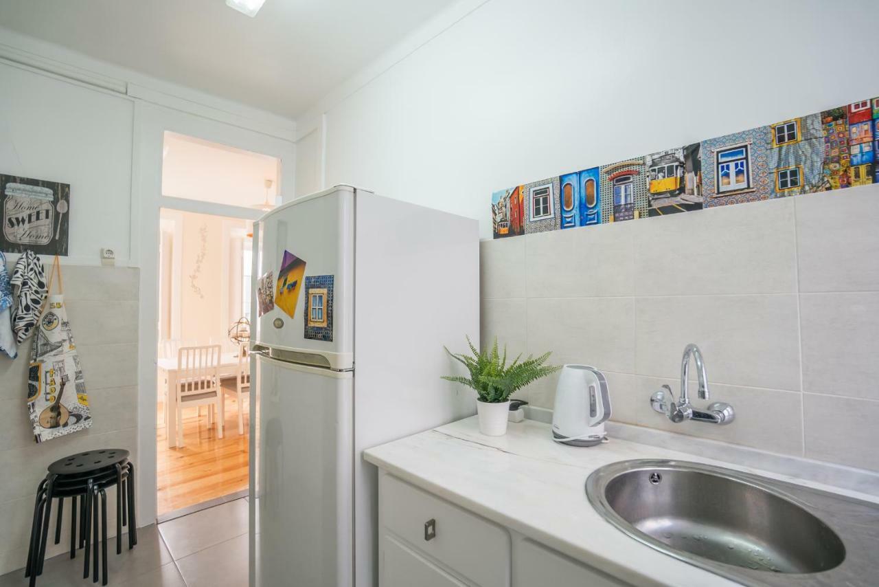 Mouraria 2 Bedroom Apartment Lisbon Luaran gambar