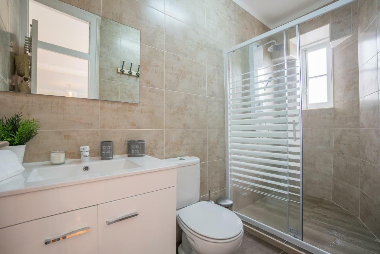 Mouraria 2 Bedroom Apartment Lisbon Luaran gambar